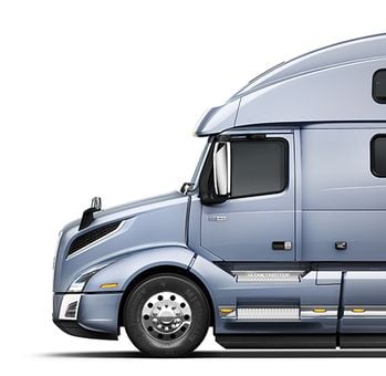 Long haul truck on truck tyre 295 80 r22.5