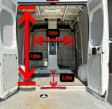 Furgoneta con cesta elevadora