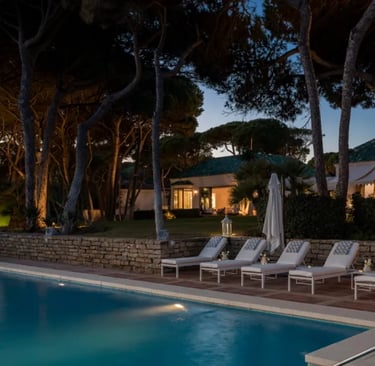 Villa El Rincon pool terrace illuminated at night