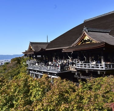 Temple Kiyomizu-dera dans la foret