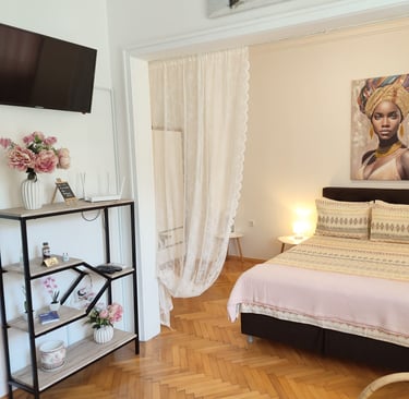 alt="Romantic Bijoux elegant suite with stylish furnishings and comfortable bed"