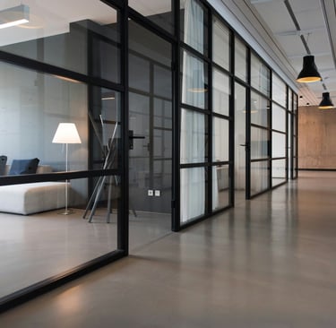 Sesión de estrategia con CMO fraccional para priorizar objetivos, canales y mensajes