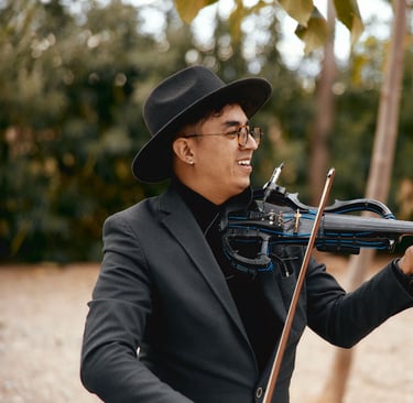 Mauro Ruiz tocando violín clásico en ceremonia de boda exclusiva en Valencia y España.