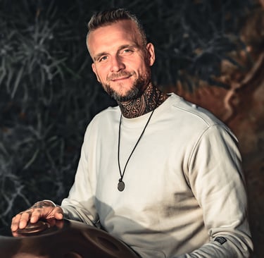 Seamusthefreenomad with Handpan