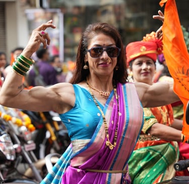 woman in maharastrian traditional outfit  flexing her biceps in girgaon gudipadwa shobhayatra 2025