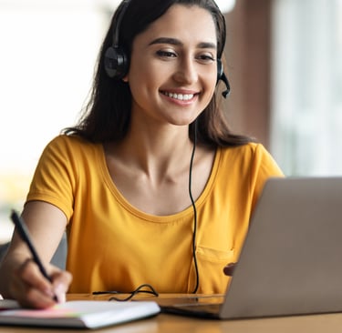 imagen de chica tomando notas de contacto