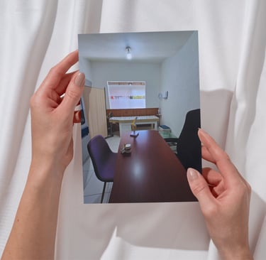 Consultorio médico en una postal.