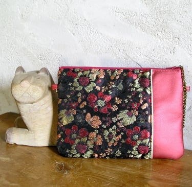 pochette bandoulière en tissus jacquard à leurs noir et rouge