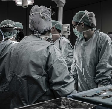 Médicins en chirurgie / Unplash