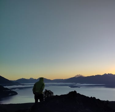 Lever de soleil du le lac Petrohue et le Cerro Tronador, Patagonie, Chili