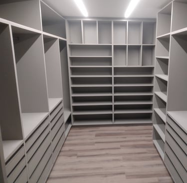 Closet em tom cinza elegante