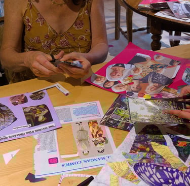 L'atelier collectif permet d'échanger en groupe par le collage ou l'écriture, à tout âge.