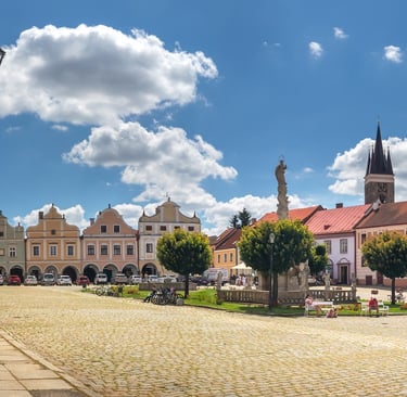Telc main square - Zacharias of Hradec Square with the Marian Plague Column in Telc