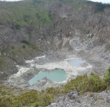 Mount Mahawu crater, sulawesi, indonesia
