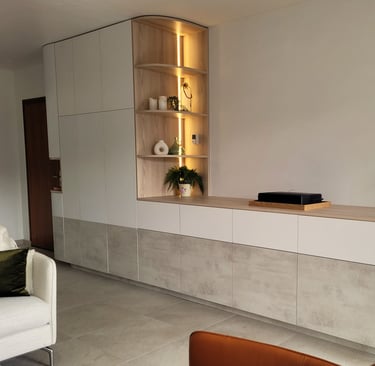 meuble d'entrée et salon avec portes cintrées. Annecy-le-Vieux