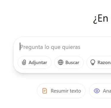 Captura de pantalla de la intrfaz del chatbot de ChatGPT; cuadro de texto central para escribir .