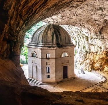 Grotte spettacolari sotterranee da visitare Marche