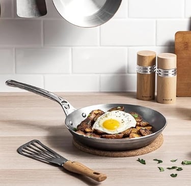 de Buyer Mineral B Pro 11-inch carbon steel fry pan with stainless steel handle and beeswax finish.