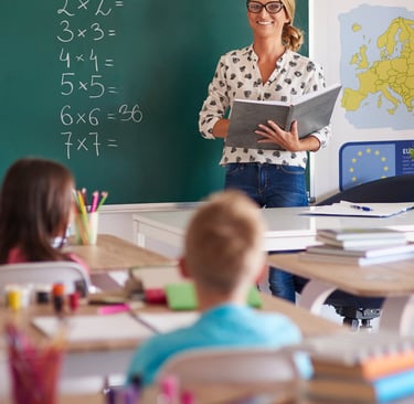 teacher-students-teaching