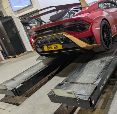 Lamborghini hurican sto matte gold accents applied 