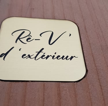 logo Rê-V' d'extérieur en bois