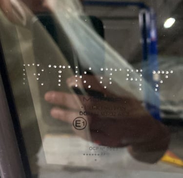 grabado de patentes mal realizado