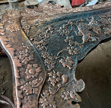 Patung keris berbahan tembaga