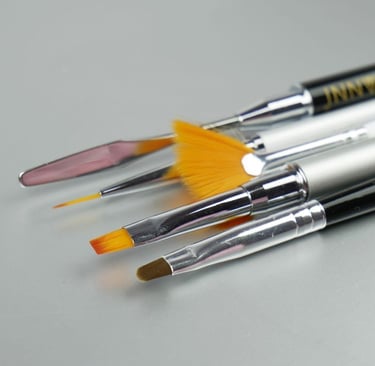 diversi pennelli in setole naturali con spatola per Acrygel