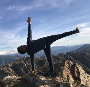 prof et studio de Ashtanga, Yoga iyengar , vinyasa et hatha yoga et meditation