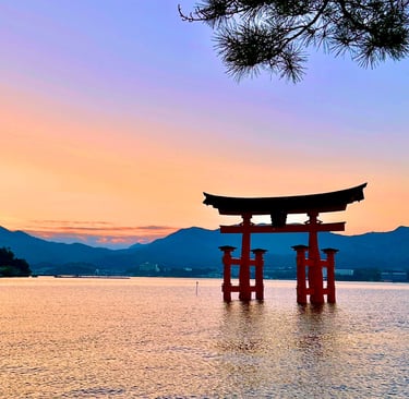 Torii flotant sur l'ile sacrée de Miyajima