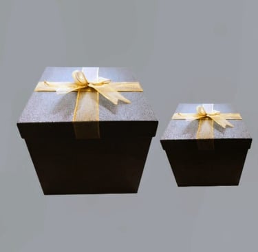 set de cajas para regalo elegante color plomo con moño dorado