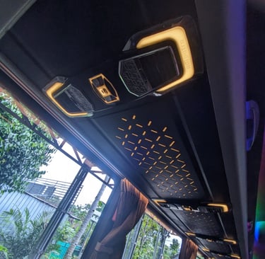sewa bus pariwisata jogja full ac dan charger handphone