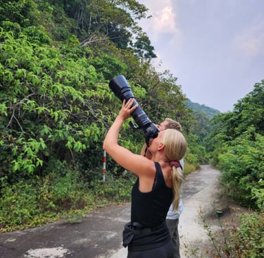 A customer with huge camera enjoy taking picture of the langur in Da Nang.