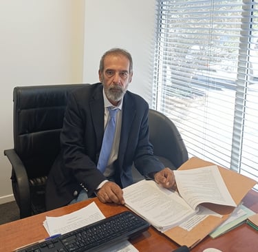 Ο ποινικολόγοσ Τσοβόλας μελετά δικογραφία για κακούργημα