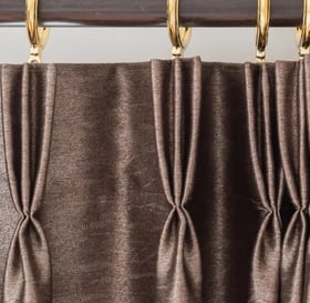 Tête de rideau à triple plis