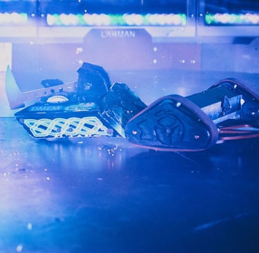 Kakute (red spinner) Vs Dullahan (black axe)