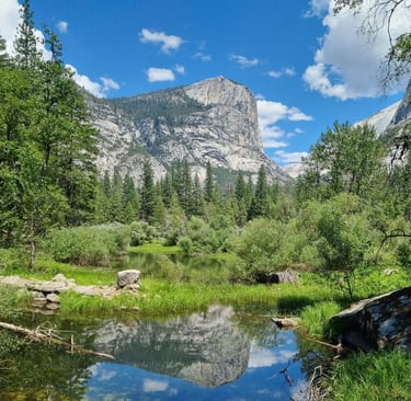 vue de mirror lake au yosemite national park sublime