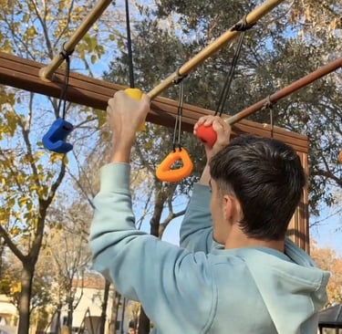 Hombre entrenando OCR para mejorar el grip