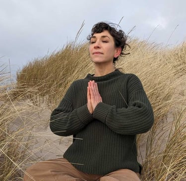 Chiara Riess meditierend