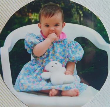 Natacha Rossignol et sa peluche bébé