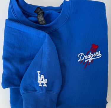 a blue t - shirt with a baseball player's name on it