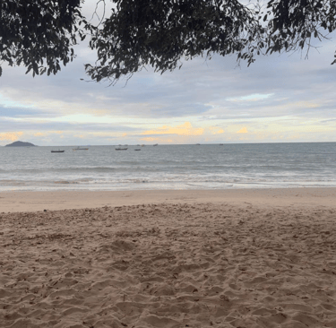 Praia de Armação - 300 metros da Vila Encanto