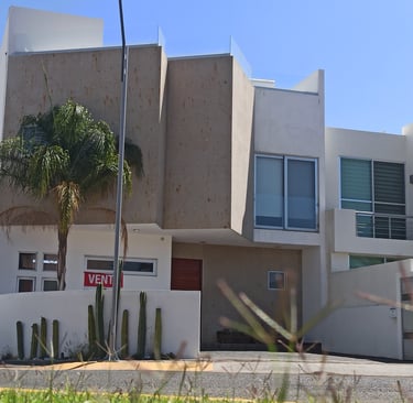 fachada de casa en venta en condesa juriquilla, cumbres del lago, queretaro