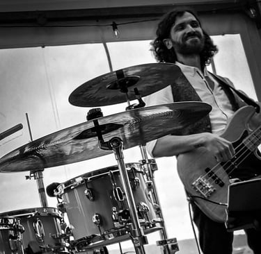 Rowans performing an anthemic live set for a wedding barn dance in Cornwall.