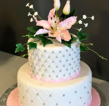 Elegant celebration cake decorated with refined details, available in chocolate or vanilla perfect for birthdays, weddings