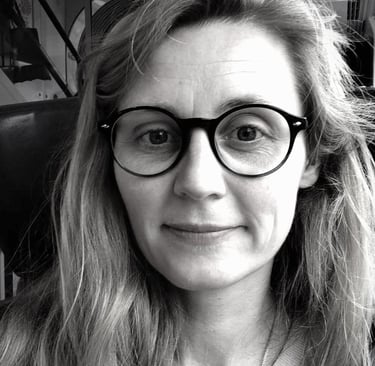 Portrait photo en noir et blanc artiste Eva Girardeau 