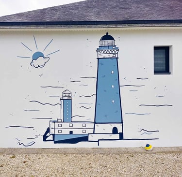 Peinture murale phare sur mur extérieur de maison