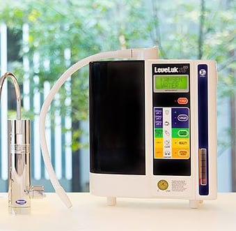 Enagic Leveluk SD501 Kangen Water ionizer on countertop featuring 7 platinum-plated titanium plates