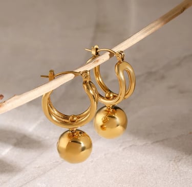 Anti-tarnish waterproof earrings for women in gold-plated stainless steel, perfect for everyday wear