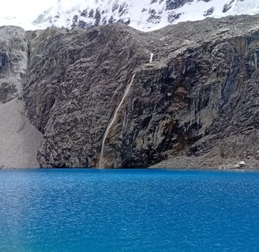 Trekking a Laguna 69